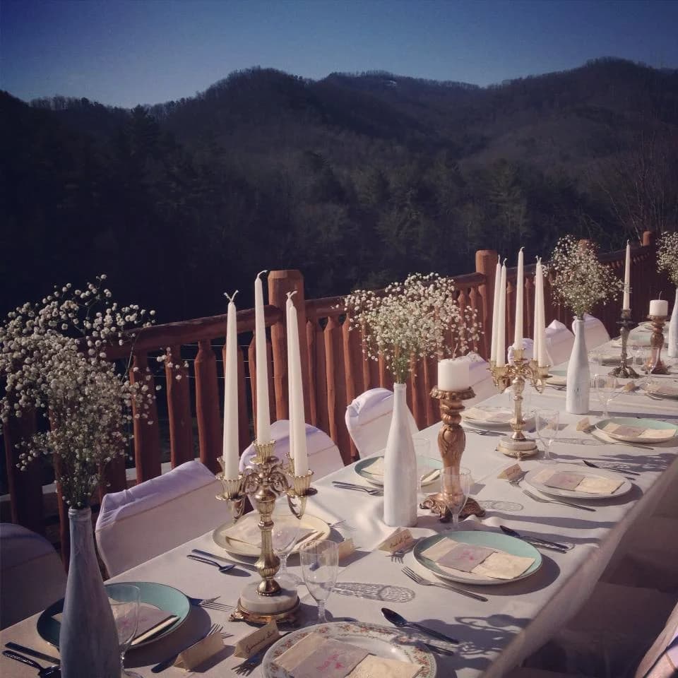 Outdoor wedding table on a deck with mountain views at Moose Hollow Lodge in Pigeon Forge near Dollywood and Smoky Mountains