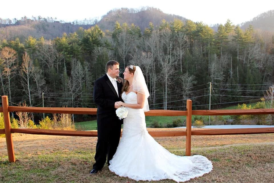 Wedding couple with mountain views at Moose Hollow Lodge in Pigeon Forge near Dollywood and Smoky Mountains