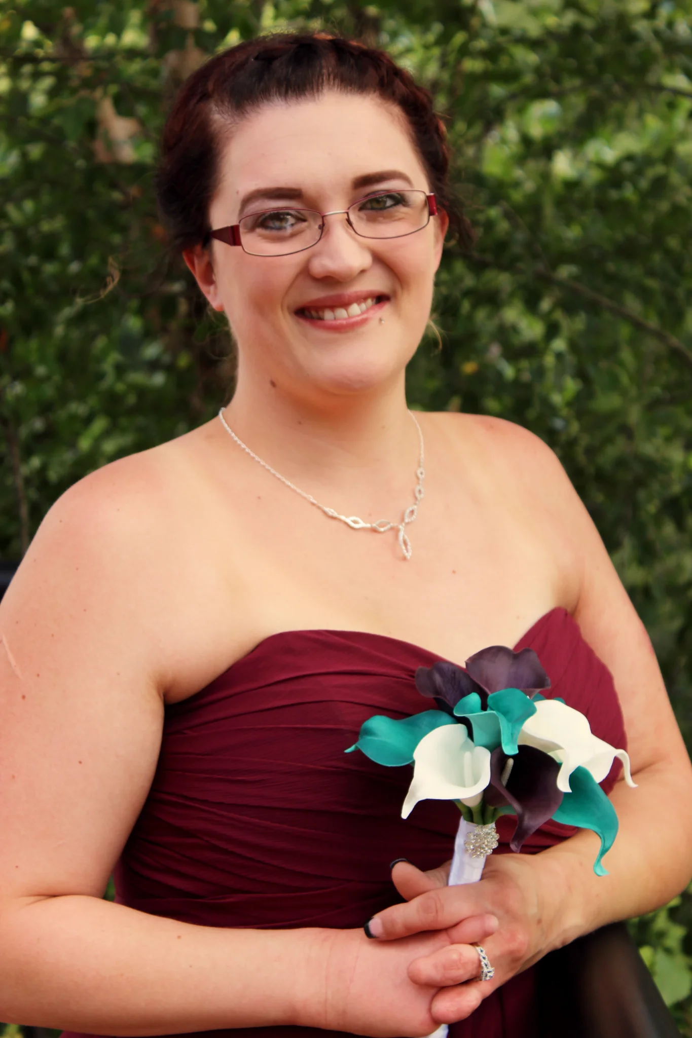 Bridesmaid in maroon dress with calla lily bouquet near Smoky Mountains at Moose Hollow Lodge in Pigeon Forge